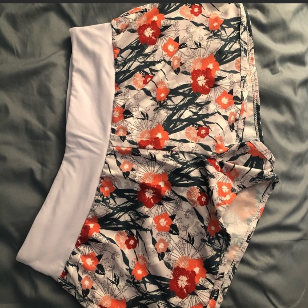 NWOT Senita Swift 4s— Freesia